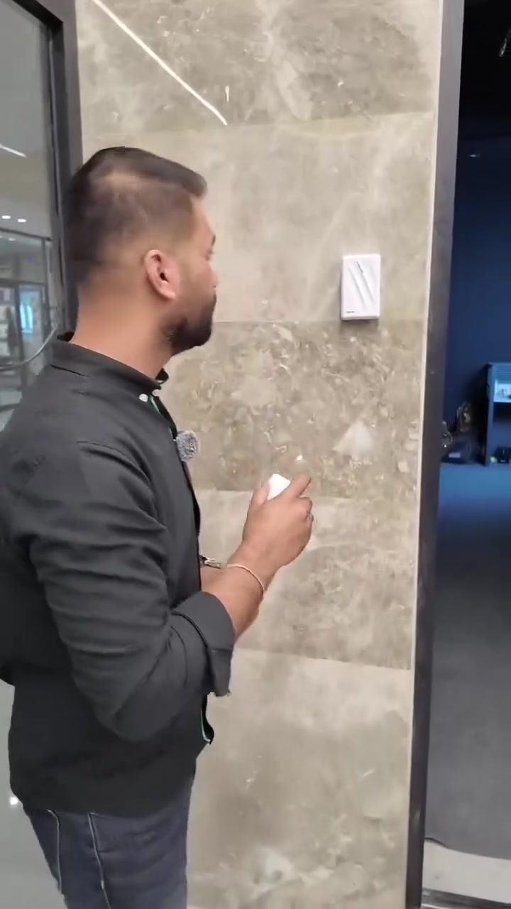 🔔✨ خلّي بيتك يستقبلك بأناقة وراحة!

جرس باب لاسلكي بمدى قوي جداً، مناسب للبيت والمكتب والمحلات 🏠
تركيب سهل بدون تمديدات ويشتغل على بطارية أو كهرباء 🔌
اختار نغمتك المفضلة وتحكّم بالصوت على راحتك 🎶

راحة، شكل أنيق، وأداء قوي… كلّه بجهاز واحد! 💪

السعر السابق 25,000 !
السعر الحالي 20,000 😎
عرض لفتره محدودة جدا 🔥🔥


**إذا كنت صاحب هذا الإعلان وتريد حذفه لأي سبب، رجاءا أرسل رسالة إلى الدعم الفني**