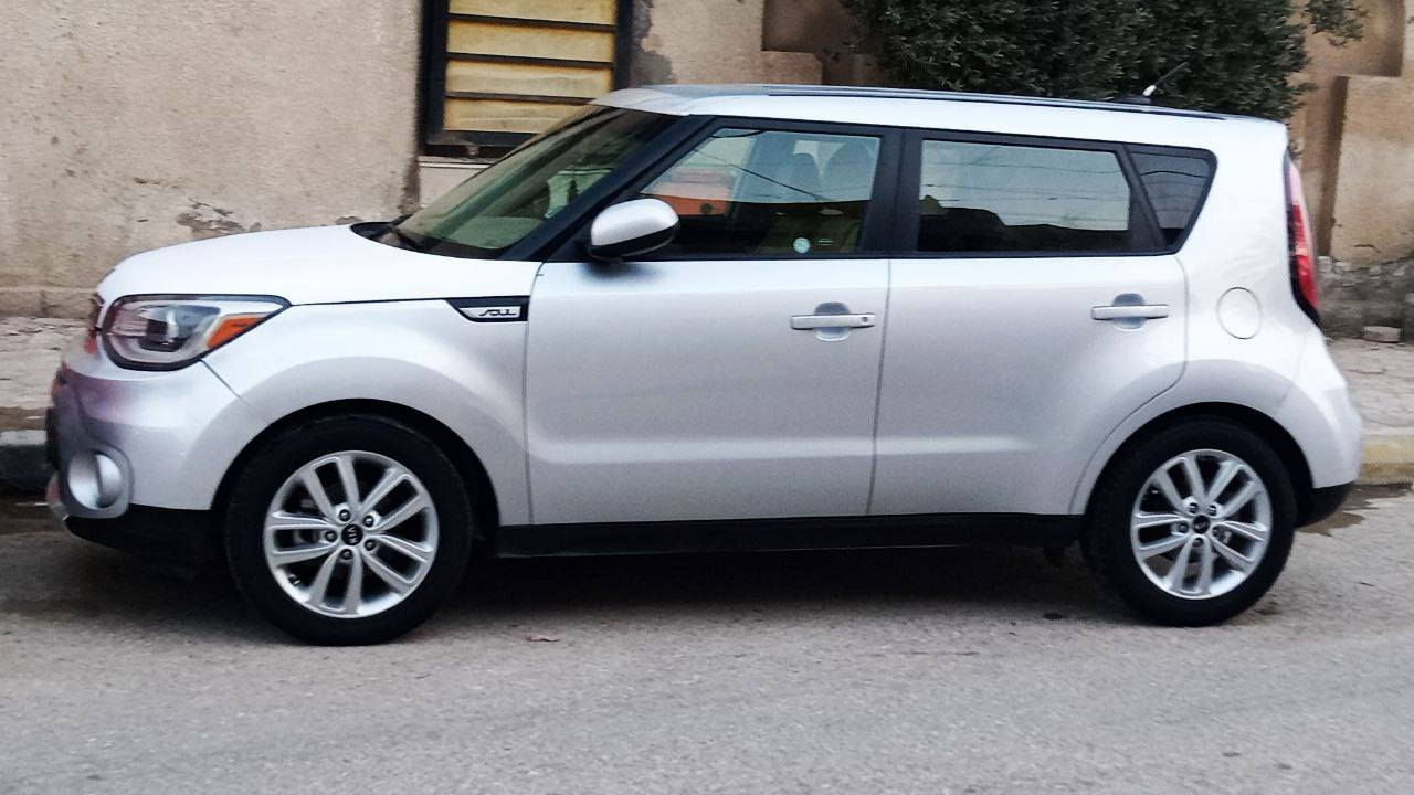 السلام عليكم
كيا صول 2018 وارد امريكي

حادثها فقط بنيد تبديل وصبغ ربع جاملغ امامي ايسر

والباقي مكفول لون سلفري محرك 2000 المرغوب رقم واسط انكليزي بسمي سنوية 2029 سيارة جديدة بمعنى الكلمة واستخدام شخصي فقط ماشية 46 الف ومواصفاتها معروفة مايحتاج اذكرها واكرر سيارة جدآ نضيفة وجديدة واحلى من الصور وبالخير على التكون من نصيبة

سعرها 125 وبيها مجال بسيط

***********
