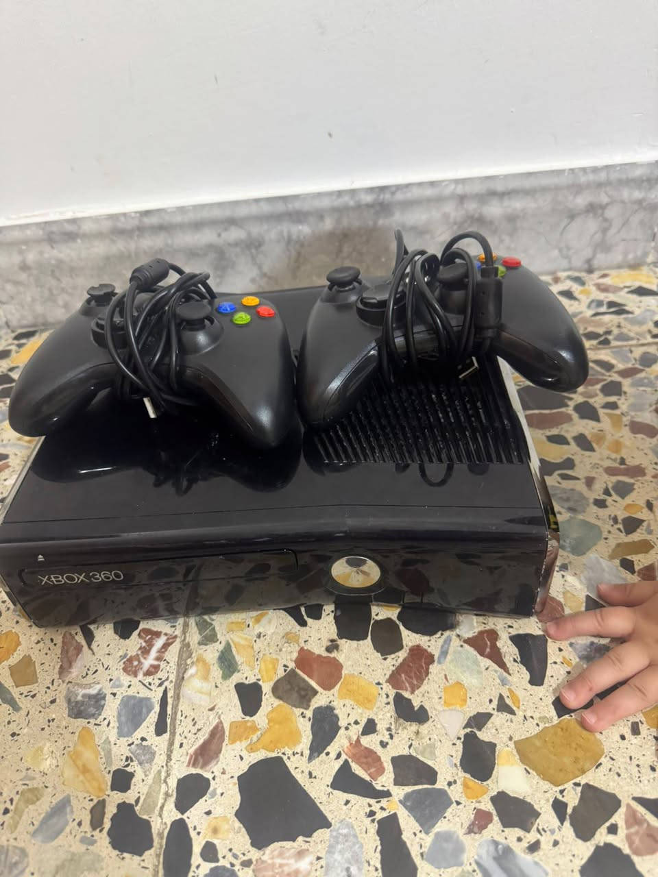 اكس بوكس 360 للبيع نضيف جدا
ويا جوستكات عدد 2عاديه ام واير كامل محلقاته 
بلي امريكي وهكرته 30الف تهكير مضبوط 
بلي امانه الله نضيف كلش اني ماعندي معلومه علا بليات كله 
سعره 130 وبي مجال للشراي
مكاني بغداد الغزاليه 
***********
