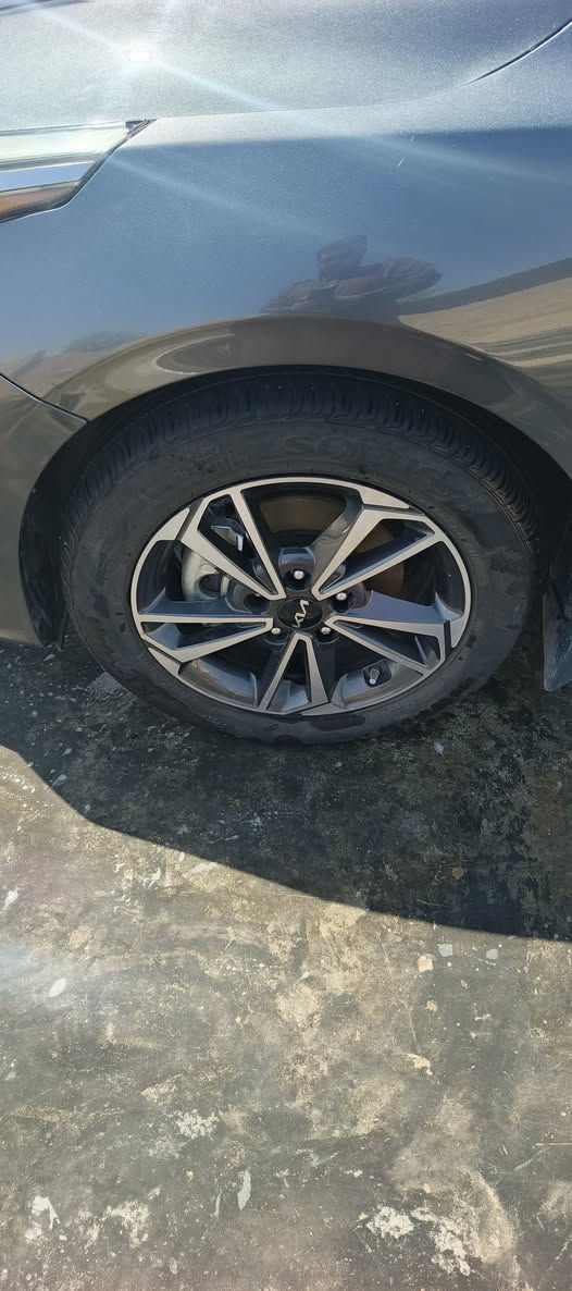 السلام عليكم ورحمة الله كيا فورتي
موديل 2024السعر 125بيع مستعجل بدون عملة 
بيها اربع قطع ابيع حزام الشراي يتصل ‏‪***********‬‏
