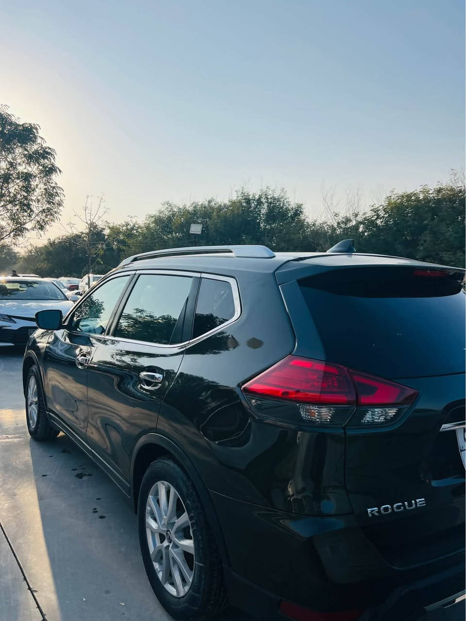 نیسان ڕۆگ ٢٠١٧
٤ پستۆن مەکینە ٢.٥
-دەبڵ ئەکسل (AWD)
-فوول تەنها سڵایت نیە
-بەسمە
-شەغاڵ
-شاشە و کامێرا
-گێڕ (ئۆتۆماتیک+عادی ٧ نمرە )
- ٣ مۆدی لێخوڕینی هەیە (ئیکۆ + نۆرماڵ + سپۆڕت )
-تەحدیت سرعە
-تەبرید مەرکەزی
-کوشن جلد
-کوشن هیتەر
-کوشن کارەبایی
-ڕاداریی ئاوێنە
-ئاوێنە کارەبای
- ٤پارچەی بۆیاخە و ١ پارچەی گۆڕاوە

ژم- *********** كالار, السليمانية
