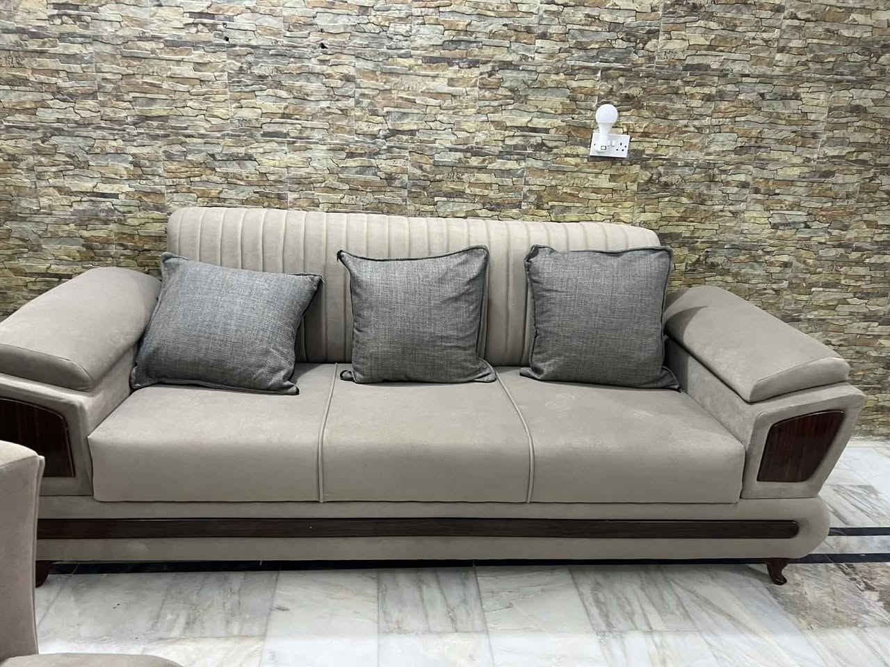 السلام عليكم بيع أغراض بيت كامله مع ثلاجه ومجمده عاموديه جديد بيع الغراض لغرض السفر مكاني الوزيريه لمعرفة الأسعار اوللاستفسار التواصل ع خاص غرفة النوم صور من المعرض لاكن عدي صور حقيقيه


**إذا كنت صاحب هذا الإعلان وتريد حذفه لأي سبب، رجاءا أرسل رسالة إلى الدعم الفني**