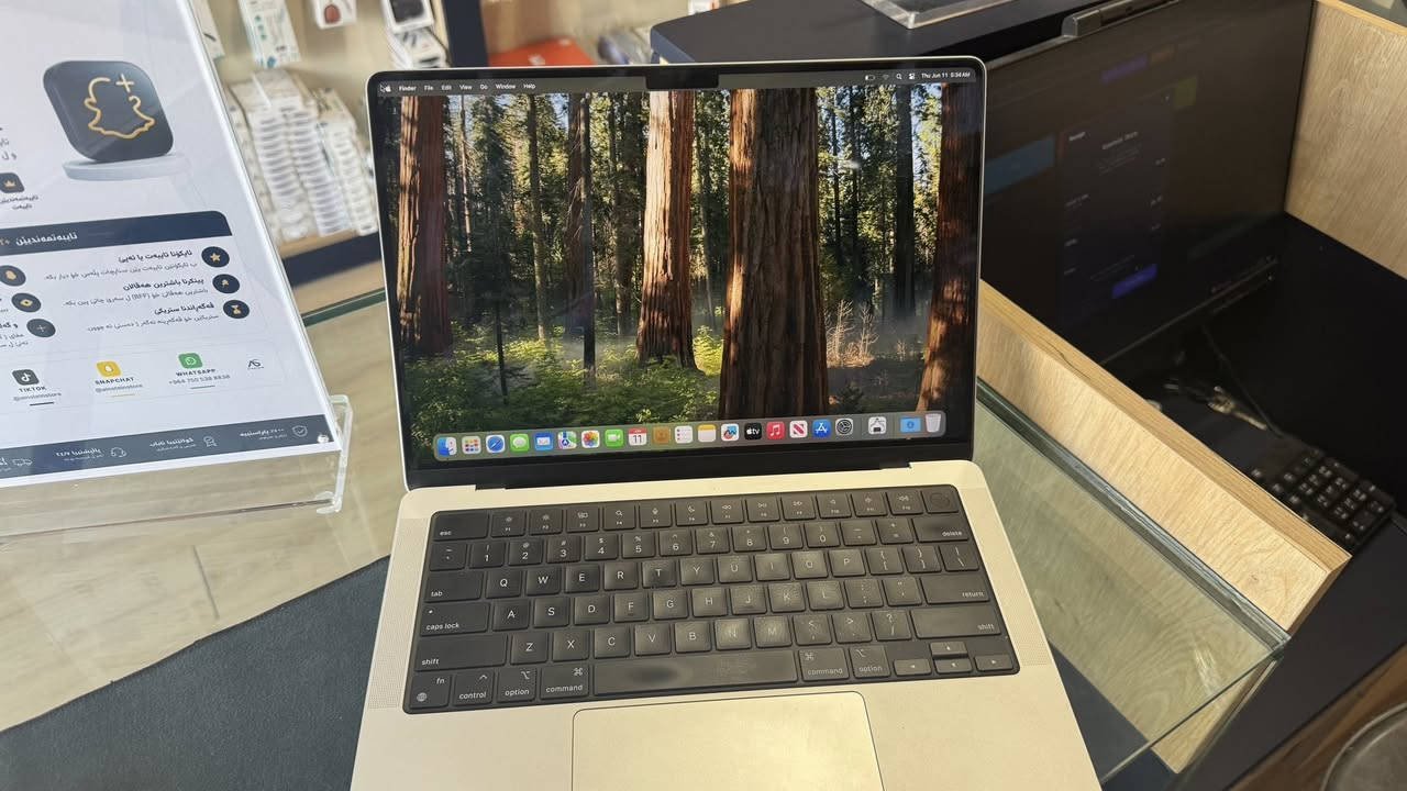 MacBook Pro M3 Pro 14inch
Storage 512GB Ram 18GB 

Battery 95 Cycle Count 69 

Excellent Condition 

Price : 2,150,000

Phone Number: ***********
