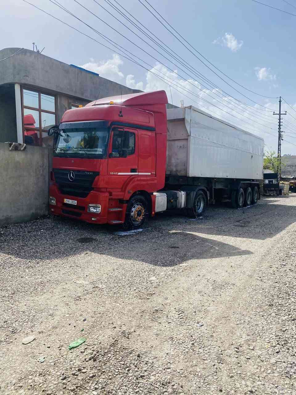بسم اللە الرحمن الرحیم 
للبیع اکسور ٢٠٠٦
موسفات گیر کاربا
بدون ریتایدر 
سنویة جدید سنویة قلاب  
محرک مامفتوح 
حجم ١٨٤٠
مکان سلیمانیة 
***********
***********
