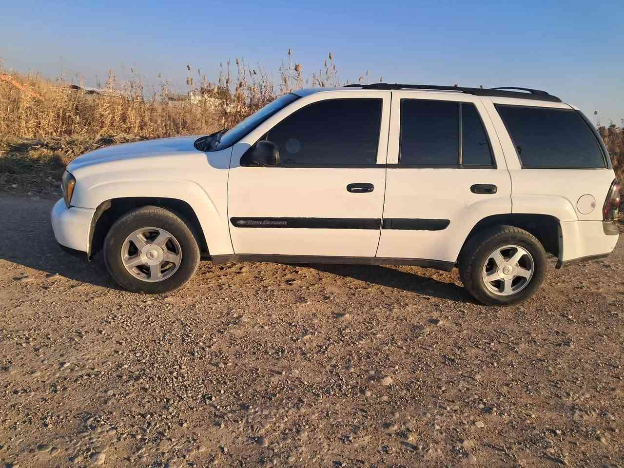 بلايزر ٢٠٠٤ كير وحرك ففتي رقم كركوك دولي  سياره كامله مابيه اي نقص تبريد شغال السعر ٧٥ وبيه مجال قليل ***********
