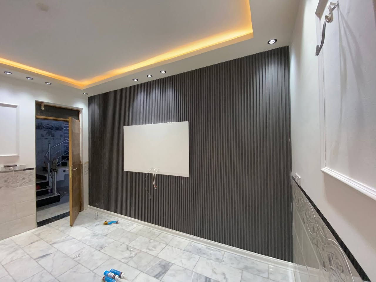 العنوان ديالى بعقوبه🏘  
صبغ الدور . كادر متخصص .كافه انواع الاصباغ والديكور🏠  صبغ داخلي وخارجي 
 . ورق جدران .جبس بورد. ديكورات عامه 
  تغليف الجدران (ورق جدران).(سقوف ثانويه) .( زجاجي). (سحبات)..(بديل الخشب والرخام )
مانع رطوبه بجوده عاليه للاسطح 
ديكورات عامه . اسعار مناسبه .
دقه في العمل . سرعه الانجاز . ⚒️⚒️
للتواصل مراسله الصفحه او الاتصال على الرقم التالي
***********
078‪54068212
اتصال + واتساب
@إشارة
