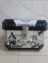 جنطه دراجه مقاومه لكسر  الالوان مختلفه مبطنه بالكامل بالجلد وبها قفل و...