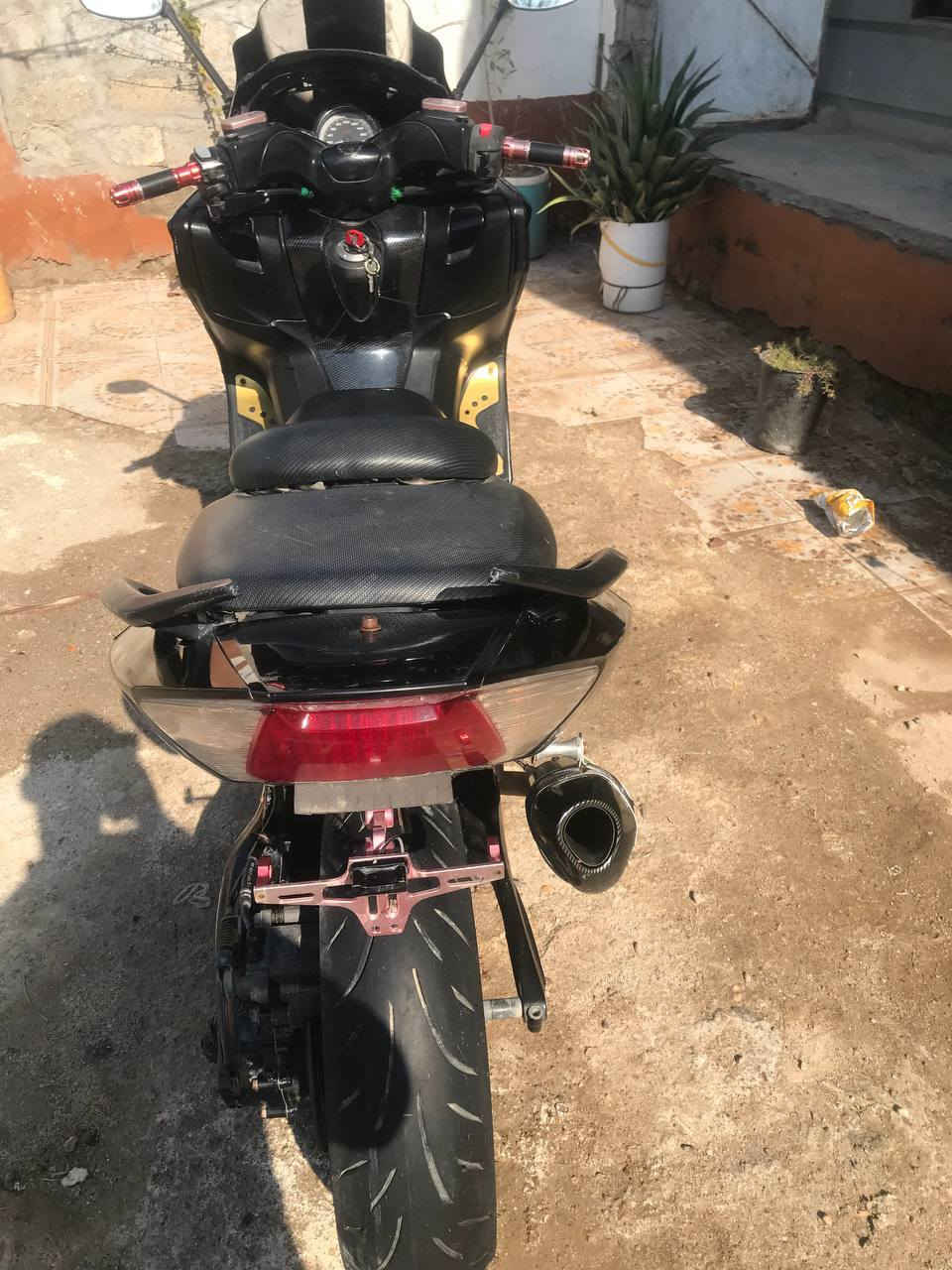 السلام عليكم
T Max 11
نضافة نفس ما واضح بل صور
مكينه مكفوله ما مفتوح 
تايرات ثنين جدد ما صارلهم شهرين 
كهربائياته دبل اشاير ما يشتغلن بس بك لايت والكلوبات الاماميات شغالات
سعر 26$
مكانه صويرة 
***********
***********
