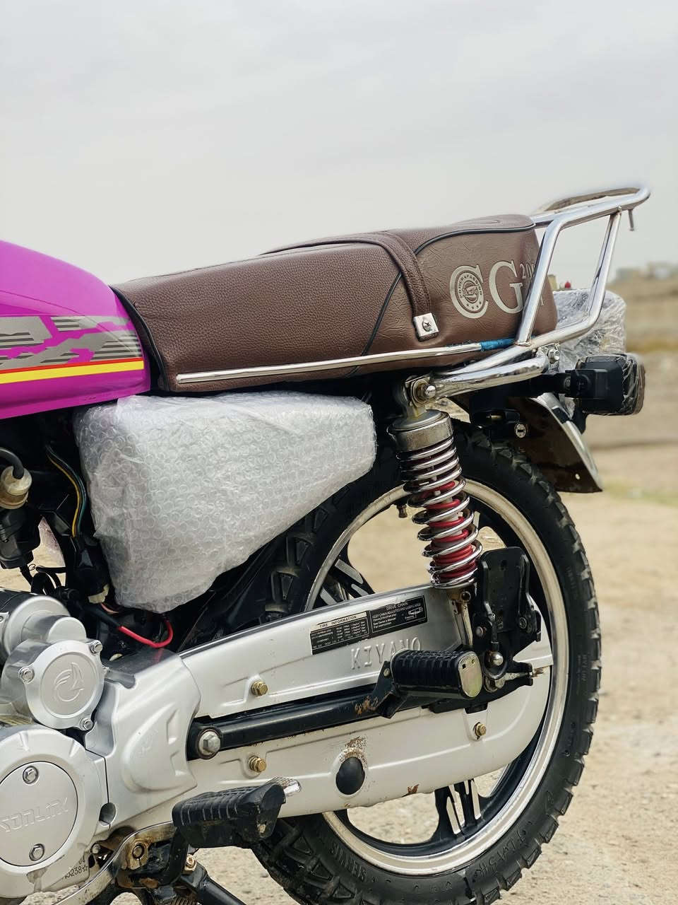 ‏سلام عليكم دراجة سونك5 كير للبيع مكينة 200 سي سي دراجة كاملة ما بها نقص أوراق موجود كل شي شغال كهربائيات عامة شغالة موديل 2024 بس شكل المحرك 2025 دراجه كفاله عامه ما مفتوح بيها برغي بل محرك عنوان بغداد الكماليه 

السعر 650 

رقم ‭0774 062 0845‬
