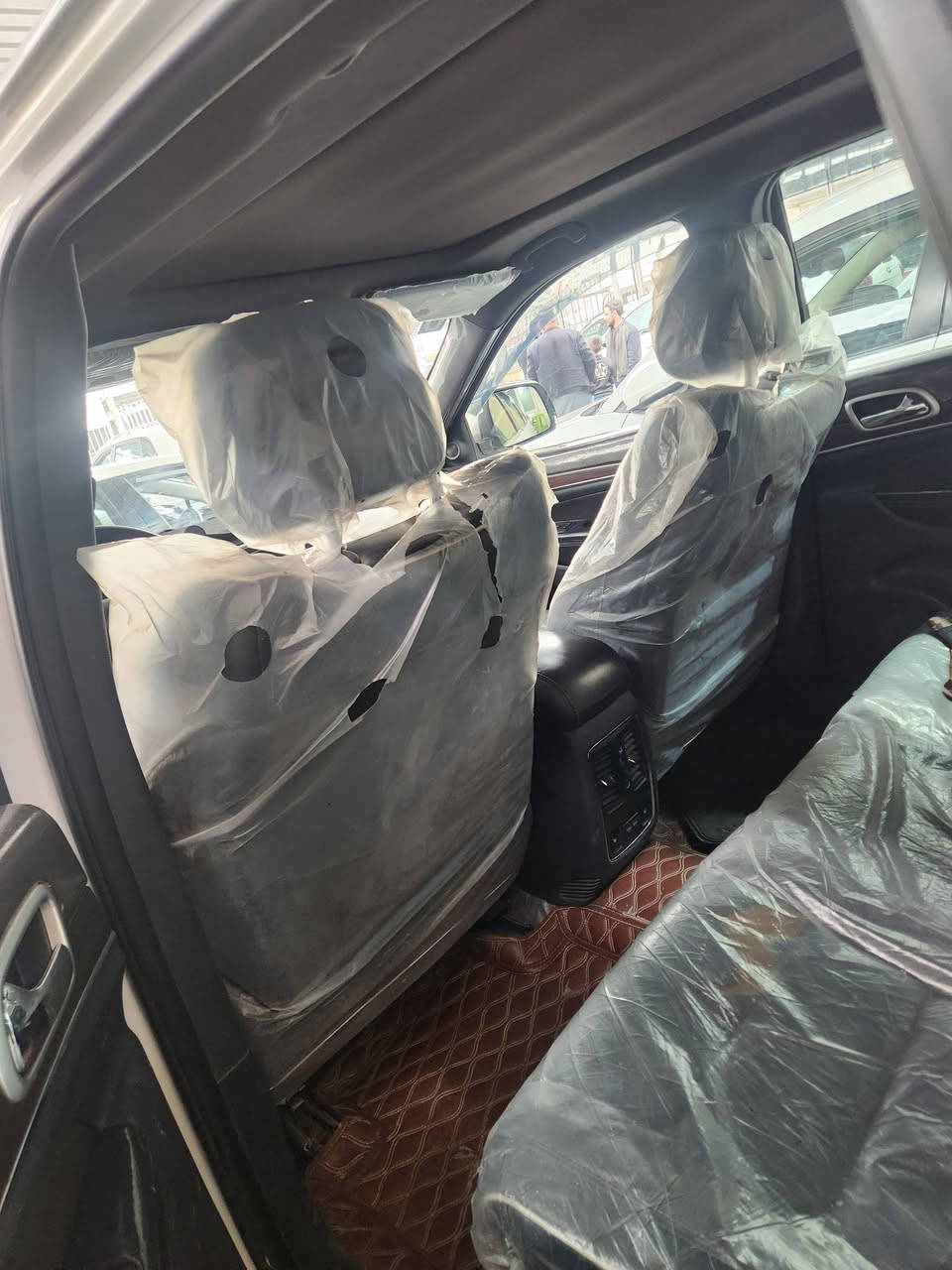 السلام عليكم
جيب للبيع خليجي فول واحد على واحد ٢٠١٤ 
بسمي رقم بغداد  مكاني بغداد
السعرر ١٩٥ وبيها مجال
***********
