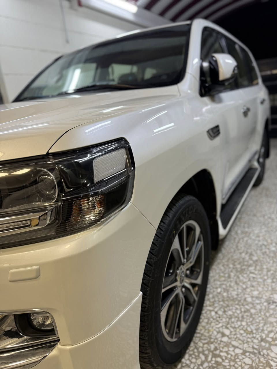 عندي لاندكروز اخت الزيرو شرط 
موديلها ٢٠٢٠ كراند تورنك 
محرك 8 سلندر ٤٦٠٠ 
مكفوله من الشخط والبارد والنكراش زيرو 
ماشيه فقط 47 الف
بس اذه اخت الزيرو مو قبول 
وتخم دلوب شديته اله ومال الشركه موجود يابس 
مكاني بغداد
وسعرها ٥٨٥ وبيه مجال بسيط
رقمي
***********
