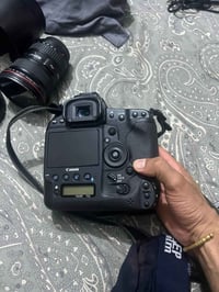 مطلوب • كانون 1D X • مثل جديد