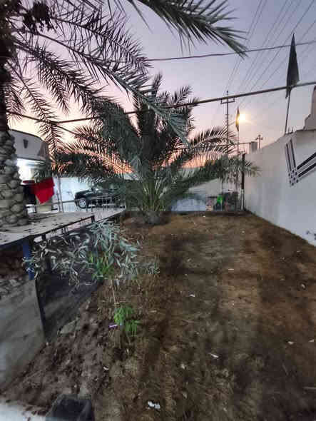 أسعد الله أوقاتكم بكل خير 🔷 
750متر علا شارع الوسطي مباشر 
الموقع البصره أبو الخصيب شارع الوسطي قريبه علا ابو كوصره 🛑
تحتوي علا بيت 
البيت جديدي يحتوي علا 
3قرف منام 
صاله
مطبخ
ديوان خارجي 
وصحيات داخلي وخارجي 🛑 
وحديقه 🌴🌹🌹
وكراج كلش حلو ◼️
علا شارع 🛣️
نوع العقار طابو فلاحه 
والسعر 140اوبيهه مجال 💸 
الاستفسار والاتصال علا 
 ***********
***********
