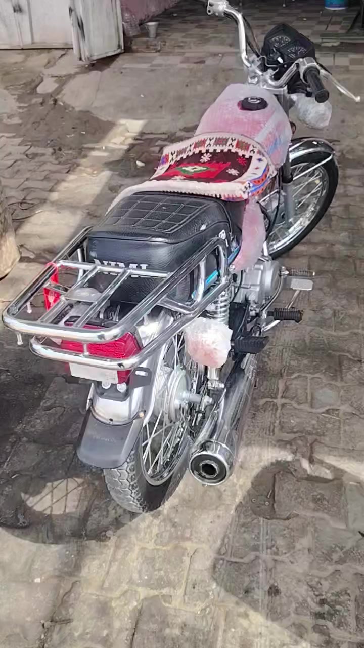 السلام عليكم شباب دراجه اربعه كير نامه امتياز البيع موديل 26 سكنر سعر  700  وبيه مجال مكاني ديوانيه الحمزه الشرقي  ***********
