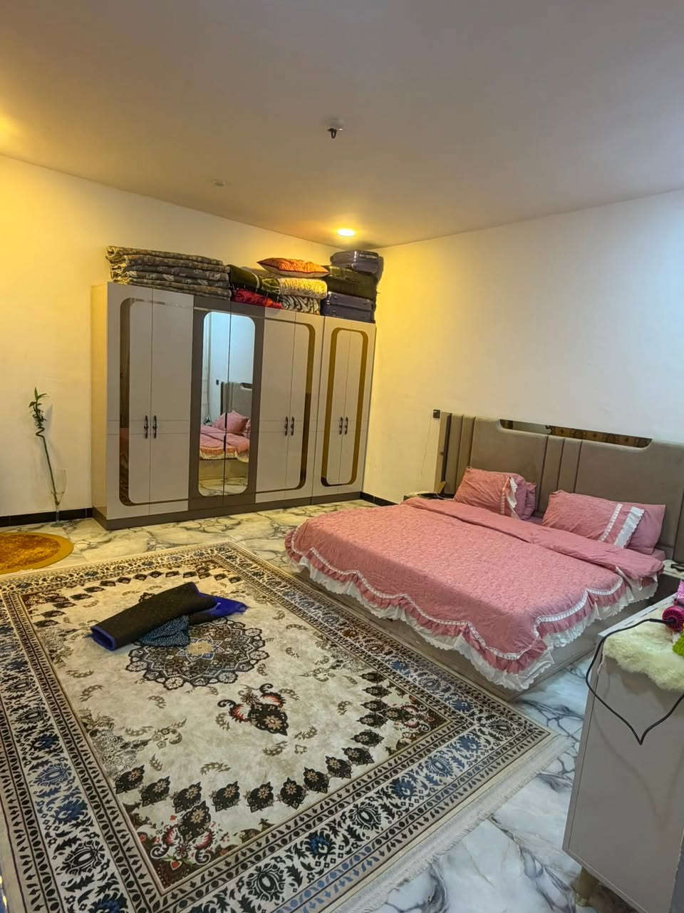 مشتمل ١٠٠م ب حي الخضراء متكون من غرفه نوم z وحمام ومطبخ وطرمه ومغاسل خارجيه لا يوجد فيه درج ولا بيتونه فقط مشتمل عادي لحد يجي ويسال ويكون شنو وشنو بي راسلوني واستفسرو وادز الكم رقم ابو بيت 
سعره ٤٢ وبي مجال للشراي الي مشتري لا يتعبني رحمه لااهلك


**إذا كنت صاحب هذا الإعلان وتريد حذفه لأي سبب، رجاءا أرسل رسالة إلى الدعم الفني**