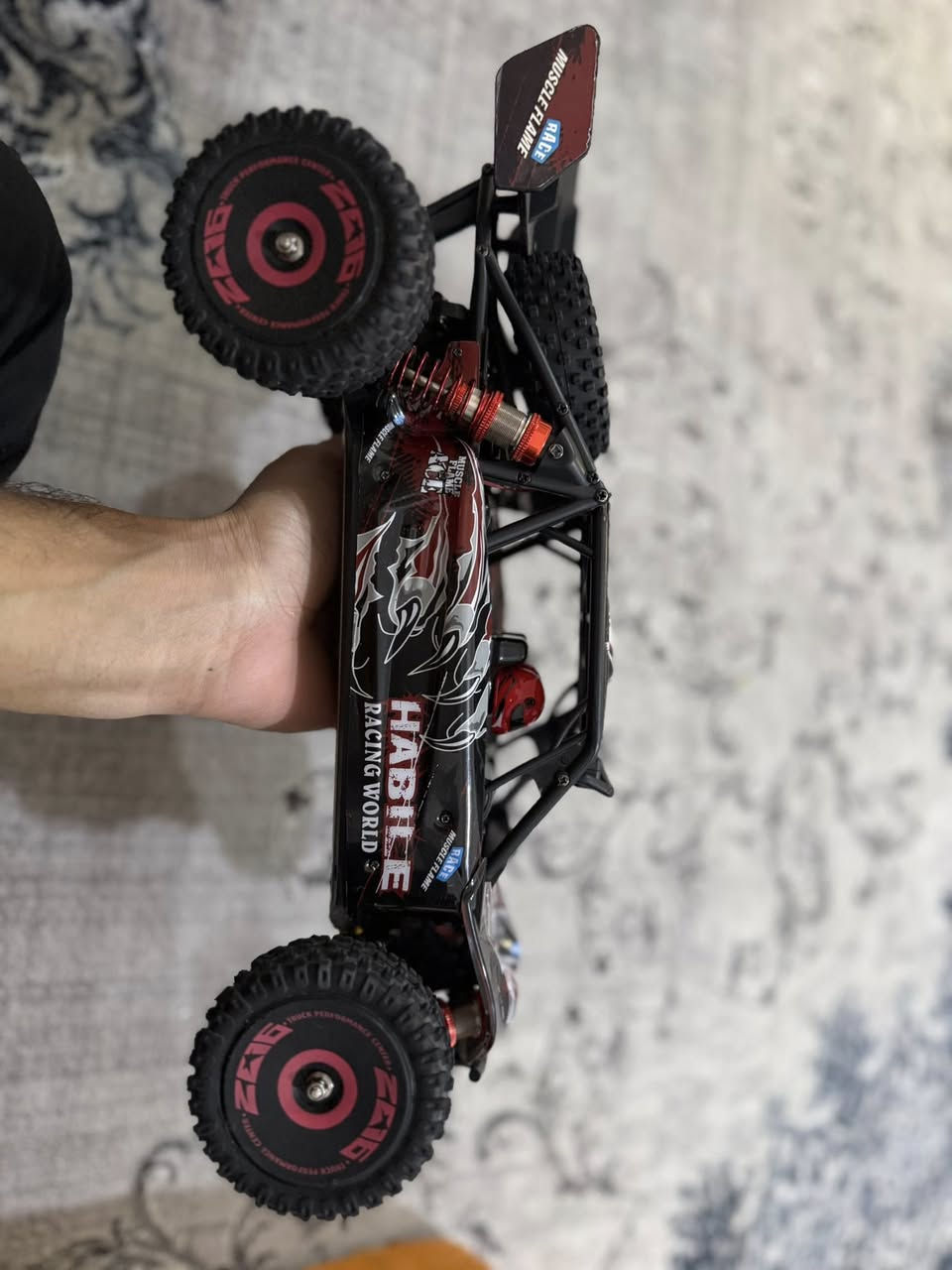 السلام عليكم
سيارة احترافية للبيع 1/12 (ضخمة)قطعه نادرة ونظيفة مستخدم استخدام جداً قليل نظافة 90‎%‎ ماطور برشلز تحتوي على مروحه تبريد استجابته سريعه سرعته 80km سيارة جداً سريعه و بيه مستويات تحكم بالسرعه ست سرعات تتحمل بطاريه 11v تزيد من سرعته لل 100 سعر السيارة 100 و توصيل مجاني مكاني ميسان للتوصل ***********
