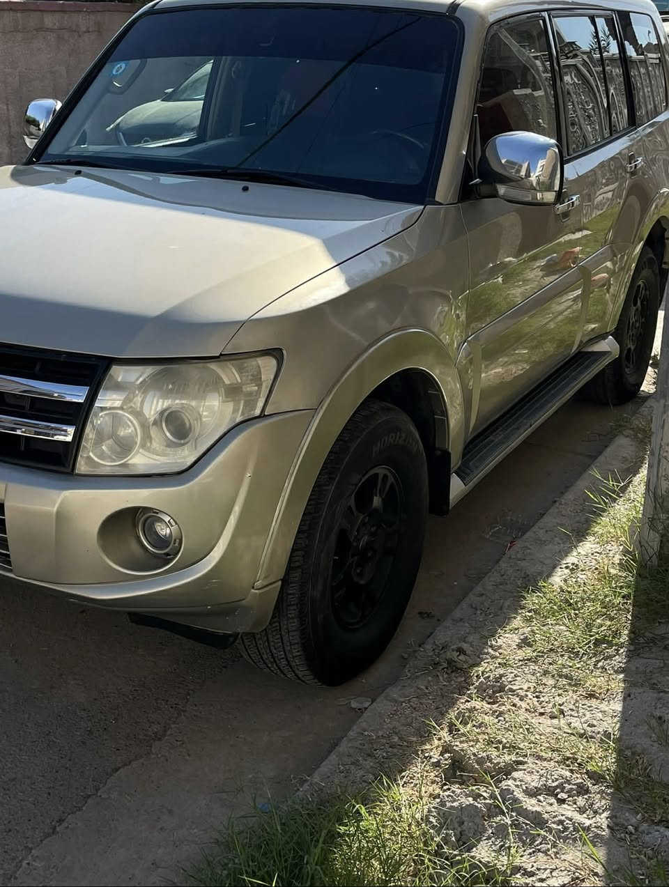 السلام عليكم باجيرو 2008 للبيع مكينه 3000 رقم بغداد الجديد بأسمي جاهزه من كل شي بيهه قطعتين رش صبغ بدون اي دواخل ماشيه 130 السعر 115 مكاني بغداد للاستفسار الاتصال ع الرقم 
***********
