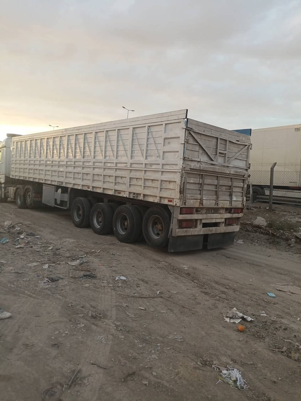 للبيع عربانه حداديه شاصي 16دناكير 16مربع الماني 4دناكير  الطول 12ونص ارتفاع 190 فصخ وربط العربانه  التفاصيل أكثر خاص واتساب *********** ***********
