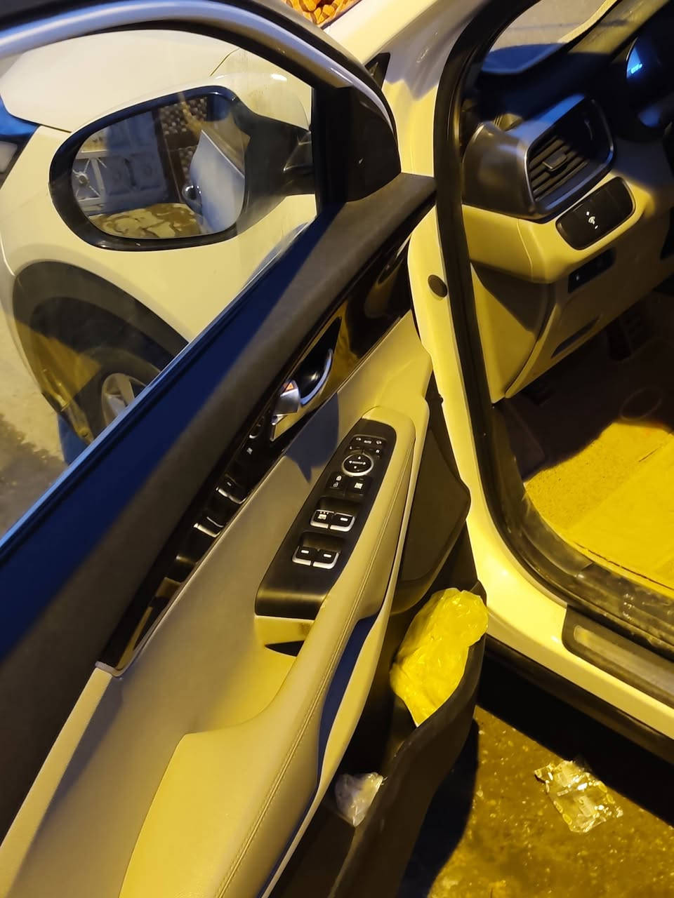 كيا سورنتو2018 شكل2020 خليجي  

 رقم بغداد مشروع وطني 

بسمي السياره 

المواصفات

--------------

فول 1/1

بانوراما

- محرك 6 سليندر..... 7 راكب

كير 8نمر

-  بصمتين تشغيل  + بصمة ابواب

- تبريد 3 قطع

شاشه كبيره

جنطه كهرباء

- اشارة مرأة جانبية + مري شفط

- نظام ترحيب

- حساسات امامية وخلفية

- كامرة خلفية دوارة

- كراسي امامية كهرباء 

-  الكراسي جلد

-  اربع انظمة قيادة

- ويل كب كروم بلادي 19

تخم تاير 

سياره جديده مانقصها برغي وسياره استخدام شخصي 

باقي المواصفات معروفة

للاتصال ***********

    

           ‏‪‏‪077-392-26038‬‏
