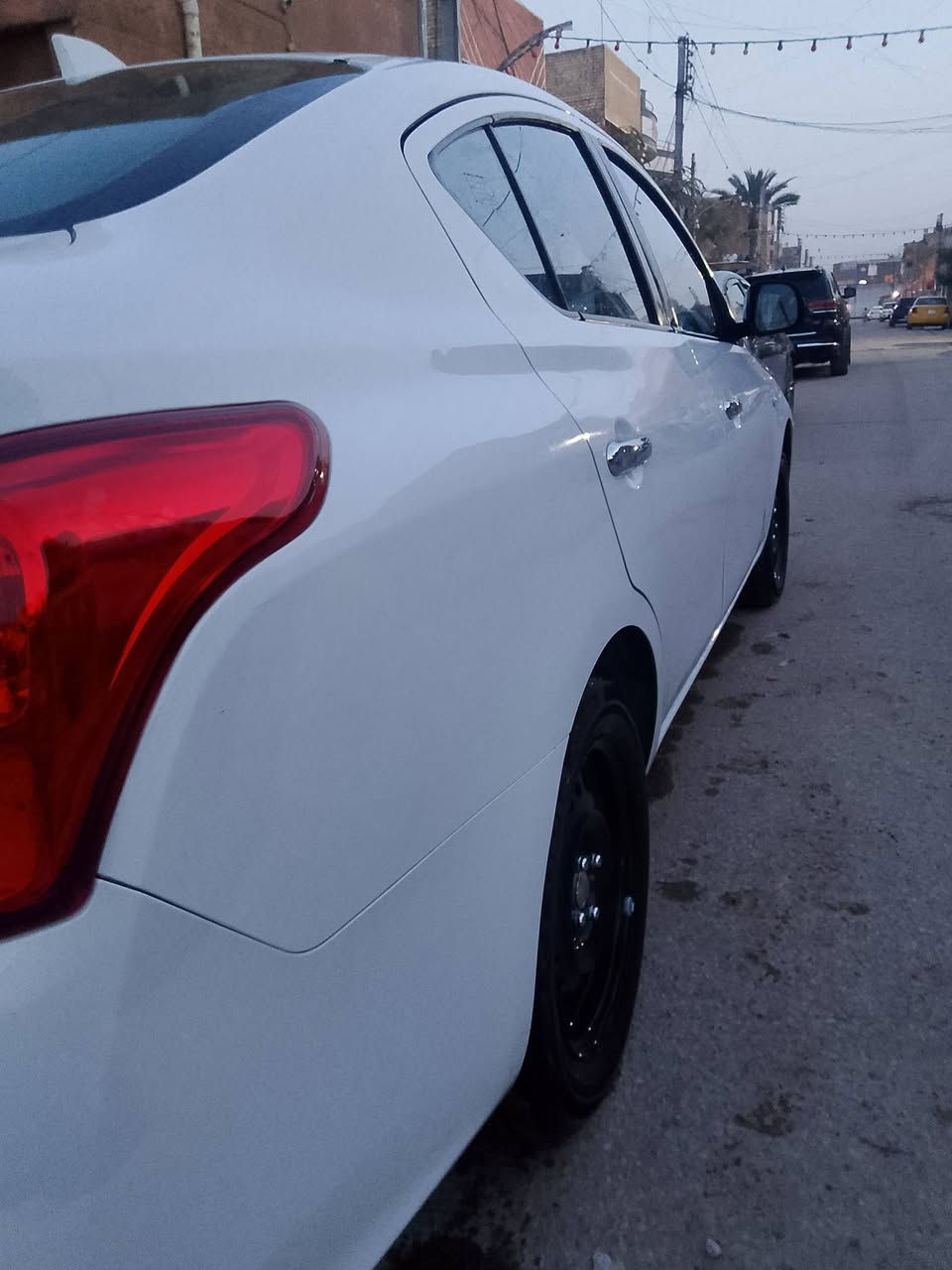 سلام عليكم 
نيسان صني ام البليته الزركه موديل 2024كفاله عامه مصبغ والتبديل فقط بارد قليل بالباب الصدر على كد شخط والباقي كفاله كير ومكينه وصدر امامي خلفي جديد تخم تاير جديد 
بسمي السيارة بغداد الرقم الانكليزي سنويه نهايه 29 شاشه جبيره وكامره دواره والسعر 130وبيه مجال قليل ماشيه 51 الف
لاستفسار اتصل ***********
