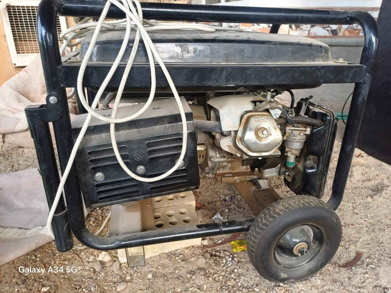 للبيع مولد بانزين 25 امبير ضمان شهر استخدام قليل شغال ع الفحص 450 بي مجال 
فلوجه السجر ***********
