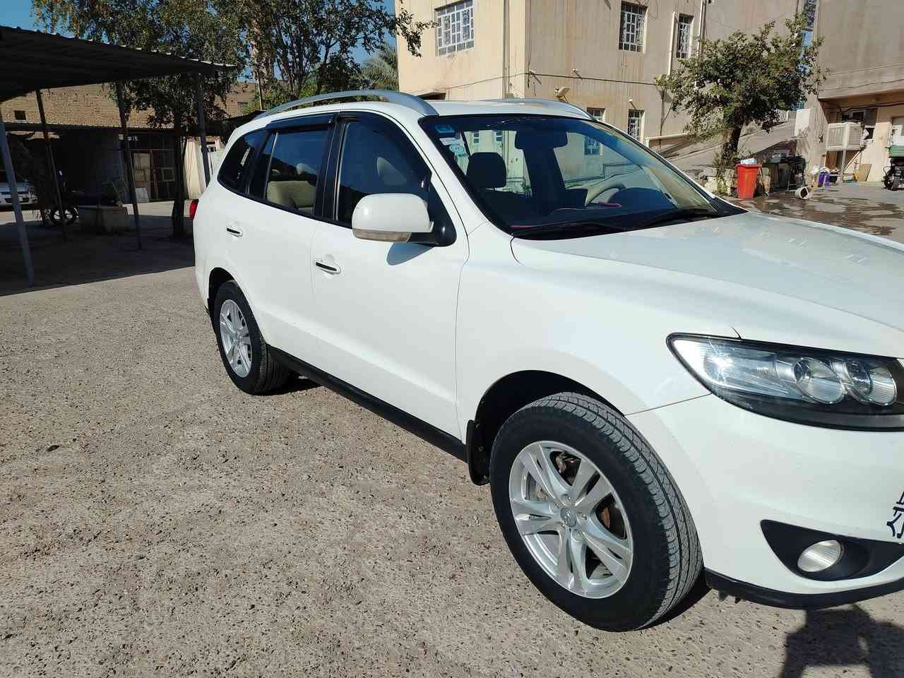 السلام عليكم سنتافي 2012 خليجي مكفولة من الصبغ وال تبديل بصمة فتحة سقف كشن الساق كهرباء رقم دولي جديد محرك 2400 تخم تاير جديد السيارة عليها صيانة كاملة مابيهة اي نقص *********** العنوان بعقوبة
