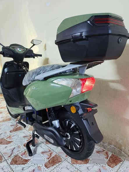 السلام عليكم دراجه للبيع مديل 2025 جديده زيرو ما ماشيه لحد يكلي شكد ماشيه صفر كيلو متر مكفوله من الشخط ملحقاتها وصل المعرض موجود
تفاصيل
شاشه اعطال وتنبيهات
بريك امامي خلفي دسك هايدروليك 
لايت عالي ناصي زنون 
لد امامي شمعه
بكلايت لد 
اشاير لد
نضام بك الرجوع الى الخلف
ملف 2000
بطاريات مصطره حجم الكبير عدد 6
شاحته اصليه تدعم الشحن السريع وليقاف الذاتي عند امتلاء البطاريه
سرعه الدراجه 90 تمشيك بل شحنه الوحده 70 كيلو حقيقي
تايرات حجم 12 الكبير جلاتين 
مساحت تخزين واسعه
طلاعات جانبيه لراكب الخلفي
لون مميز
سعر الدراجه 900 بيها مجال بصيط تكسر بل سعر احضرك
مكان الدراجه الكاضميه
الشراي يتفضل خاص او اتصل عله الرقم ***********
