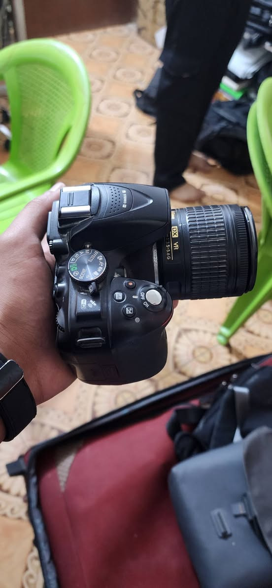 سلام عليكم
Nikon Camera 5300
شتر مالته ١٣ الف 
نظافة ٩٠ %  
وعدسه 18 : 55 
رايده ٣٧٥ 
وبيه مجاب بسيط اخواته ب٤٠٠ ويه هيج نضافه وشتر .  (مستعجل على بيع)
استعمال شخصي 
وياه شاحنته وبطاريه 
التواصل 
*********** وات ساب
