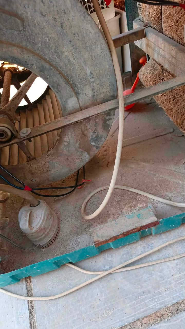 السلام عليكم مبرده للبيع 
حلفات جديده بوش جديده واتر بم جديد فقط متطور شغال بس بي مشكله من يشتغل يطلع ريحة عطاب رايدهه ب 30 مكاني كربلاء خلف جامعة أهل البيت راسلني خاص او تصل ***********
