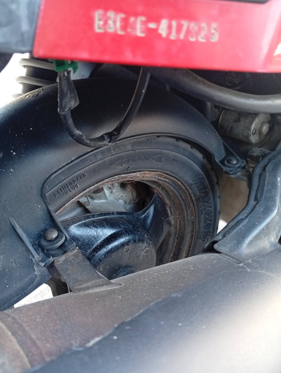 السلام عليكم دراجه ماكس بوليس 2010 نوزل كفاله عامه ختم واحد وي لمكينه وصل معرض موجود طالعه بشهر ل 10 جيب الف فيتر وتعال✅ السعر خاص 
العنوان طوريج 
الرقم :***********
