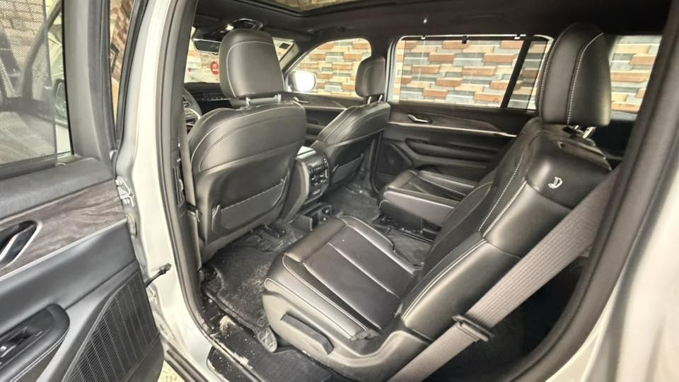 سلام عليكم جيب 24 ماشيه 7 الف
1 —- 5 بصمات
2  صندوق كهربائي
3 خزن ميموري
4 تدفئه تبريد كشنات وستيرن
5 فور ويل 
6 ست كامرات 
7 خمس وضعيات قياده
8 ماسحات تشتغل عند لمطر 
9تشغيل عن بعد + بصمتين 
10 توقف ذاتي عنده رجوع بك
11 حساسات امامي 
12 حساس خلفي 
13 رادار امامي 
14 نقطه عمياء 
15 قياده ذاتيه
16 شاشه جبيره كار بلي
17 شاحنه لا سلكيه
18 أنار محيطيه 
19 بنرامه جبيره
20 سايد بريك كهربائية
21 شفتات بل ستيرن
22 تبريد مركزي 
23 فول زراگات عل كامرات 
للعلم بعد بيه مواصفات 
سياره عله وضع شركه مبدل دهن مرتين
حادثه فقط مال امريكا صبغ بنيد اقل ربع وصارت بيه طخه بل تحميل بل قماره جه وحده شويه 
داخله شهداء بعد تقريب سنه ونص وتتحول جاهز وكاله او تحويل 
سعر 315 بيه مجال 
رقم ***********
