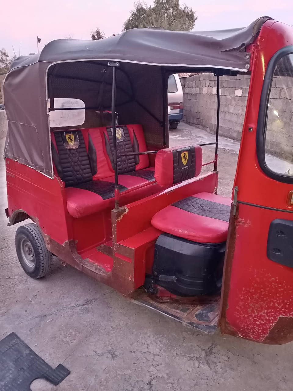 سلام عليكم ورحمة الله تكتك موديل 18 شهر 11 مرقم بس باقي استلام الرقم و السنوية الستفسار على الرقم***********
