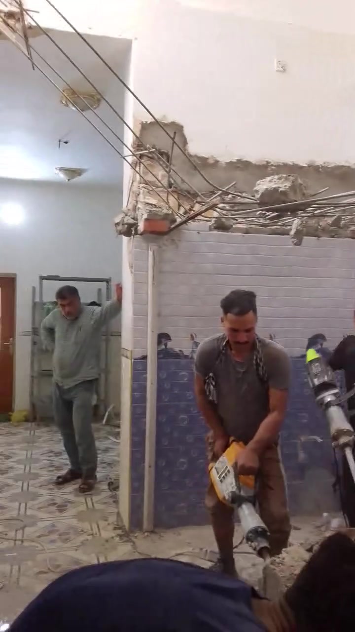 *********** سلام عليكم  / يوجد كادر عمل جاهز/ تصعيد مواد/ تنضيف بيوت/ تفليش/ تكشيط/ تنضيف حدائق/ دفن نهري  / شقلنه ليل ونهار   /ومعداتنه جاهز/ ماعليك بس تصال على رقم  /     ***********
