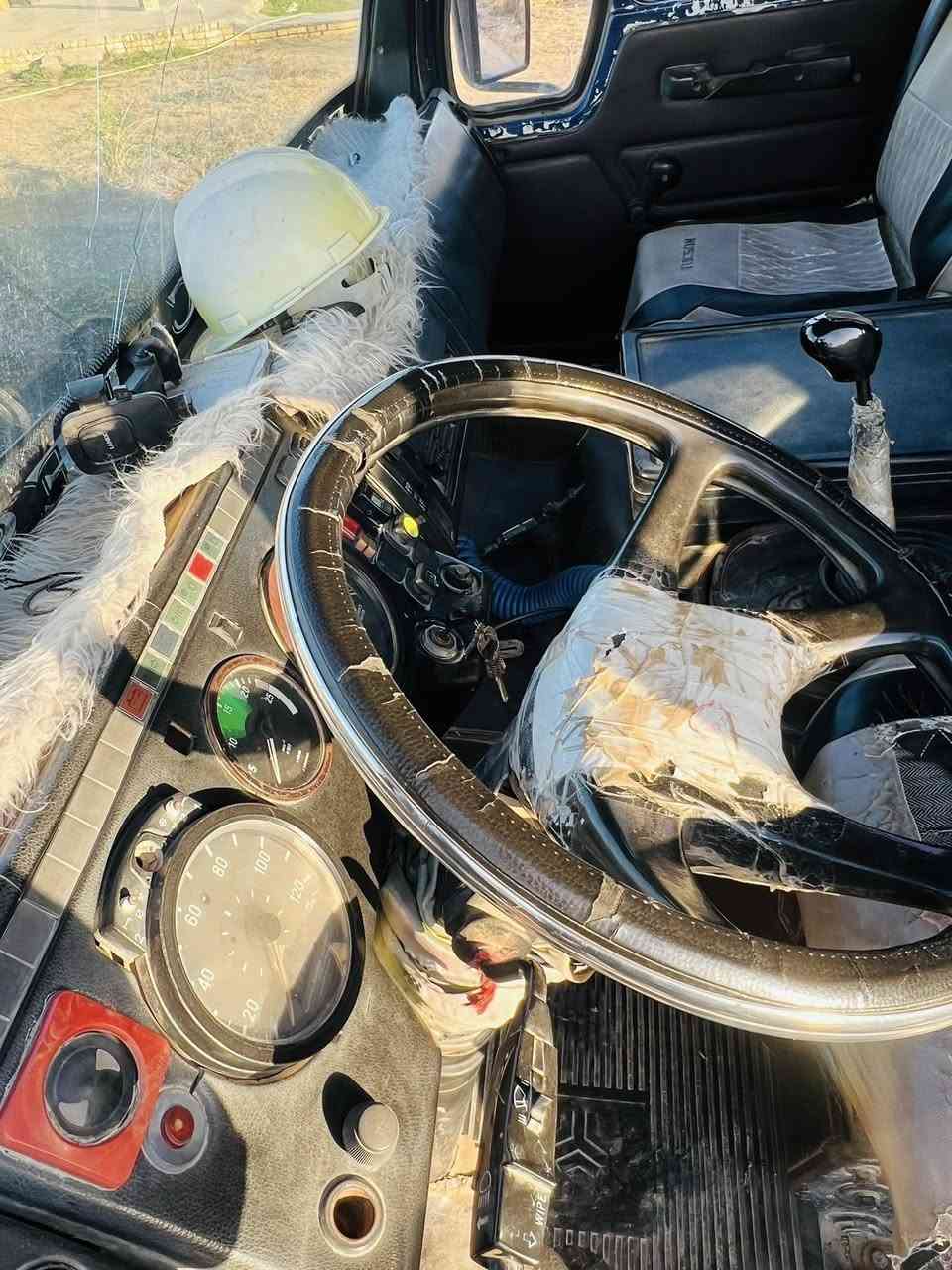 السلام عليكم للبيع لوري تك البي مارسدس كلاب موديل 84 المكان واسط صويره للستفسار ***********
