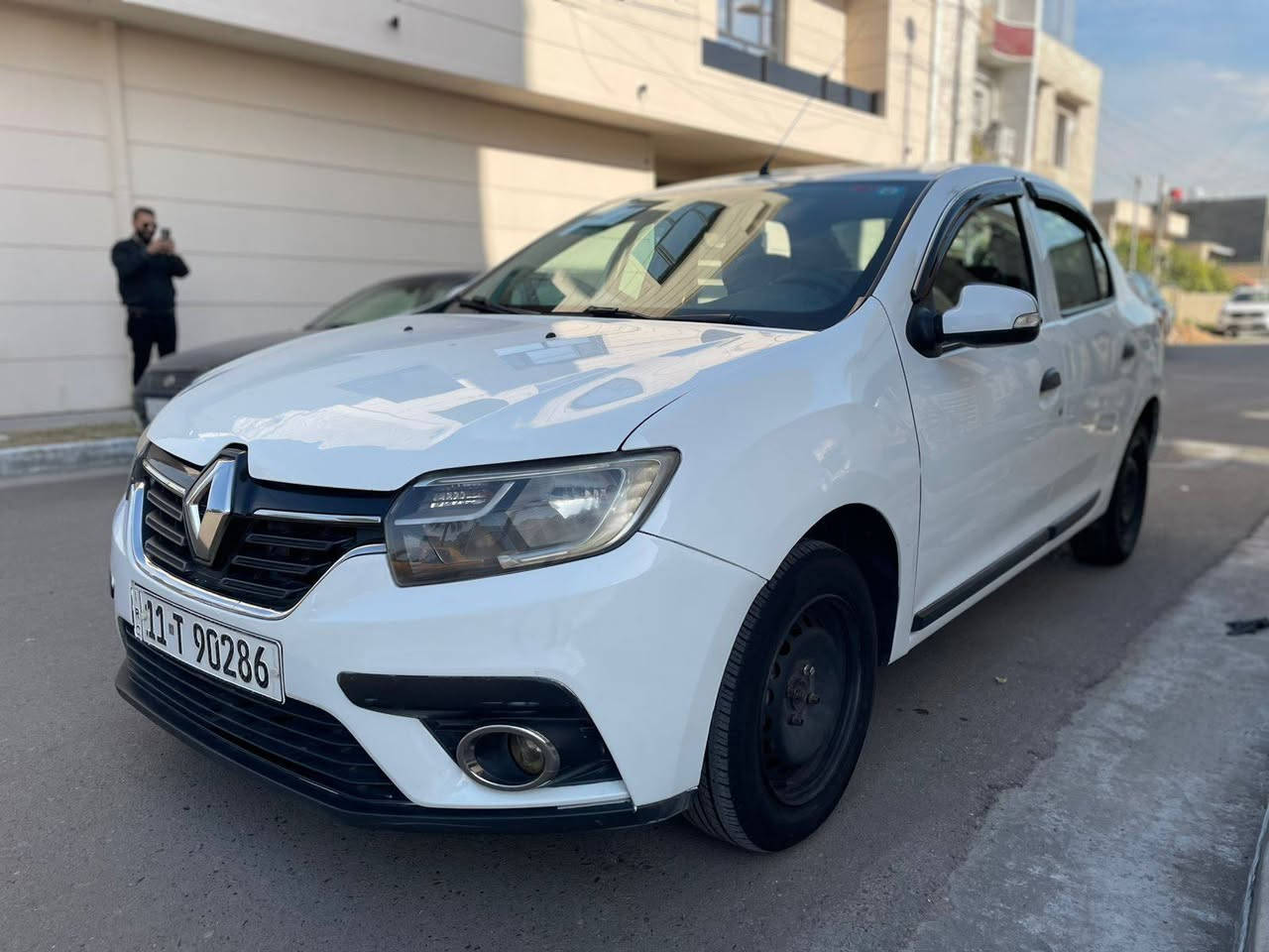 رينو سمبل  ٢٠١٨ خليجي استلام شركه
سياره بدون  نقص وكلش نظيفه
بيها صبغ شويه مأشر بالسونار  بدون ايرباك بدون دواخل ٣ اماكن 
كتلوكات الشركه
محرك ١٦٠٠ جديد 
لد امامي خلفي 
تحكمات ستيرن 
ايرباكات 
جام كهرباء 
تبريد  ثلج 
صندوق بصمه 
كشنات جلد ومخمل 
صدر امامي خلفي جديد 
تخم تاير وباتري جديد 
اشاير بالمري
تحويل ثاني يوم باسمنه بغداد
مكاني اعظميه  سبع ابكار 
سعرها ٦٩ ورقه 
اتصال فقط  
***********
