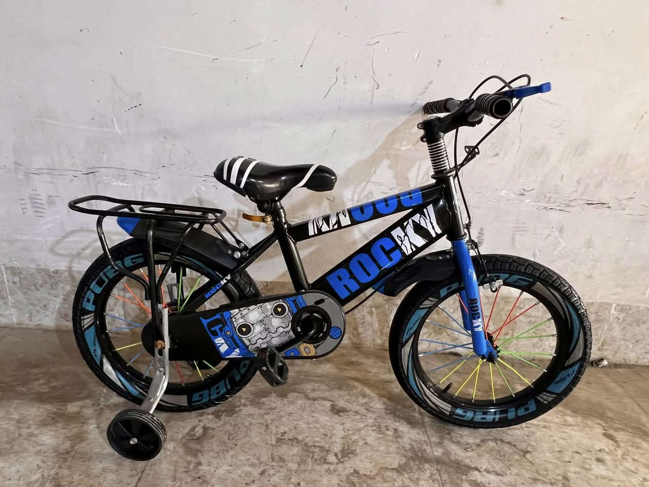 باسكيل حجم 16 نضيف شرط نظافه بدون اي عيب شلونه بل صوره هيج سعره 40قفله شراي خابر وتدلل *********** ملاحظة اروس شعندك باسكيل عاطل لو حته صغير تحياتي للجميع
