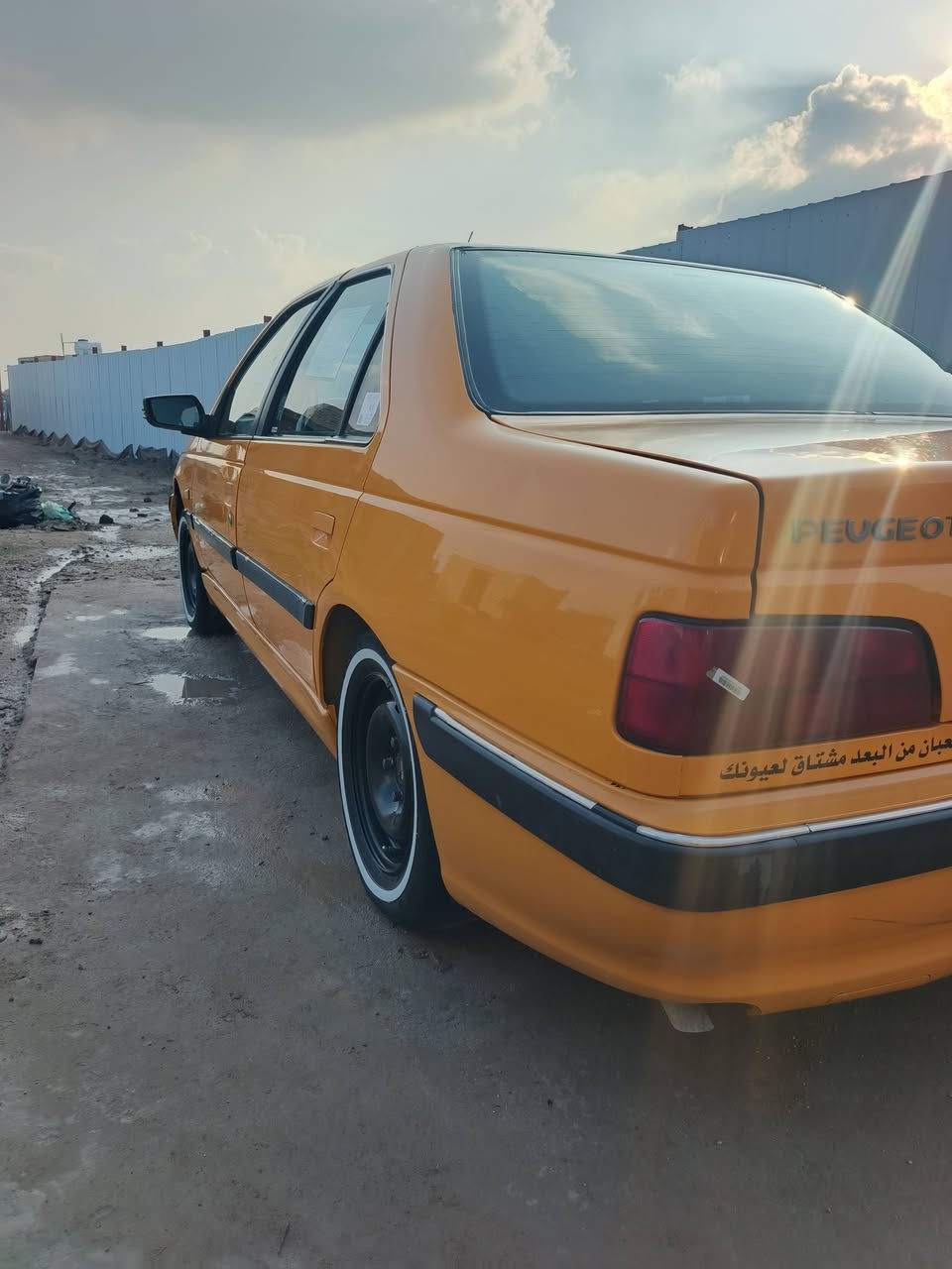 السلام عليكم سياره للبيع بيجو موديل 21 حداديه جديده اسبوع مسويه كفاله عامه مكانين بارد من عده الصبغه مصفره هيئه وغرامات وهزه جديده رقم قادسيه مكان السياره الديوانيه السياره بسمي السعر 68 
رقم ***********
