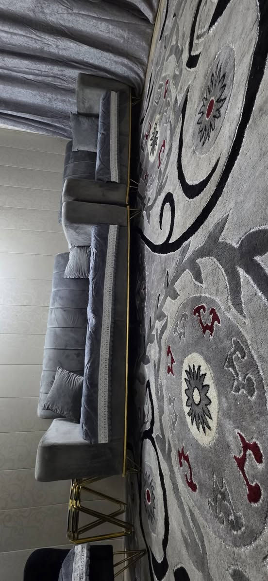 للبيع  طقم قنفات 7 مقاعد بلوك تركي  نضيفات شرط لا كسر ولا شك  السعر 250  الف بغداد مدينه الصدر ***********
