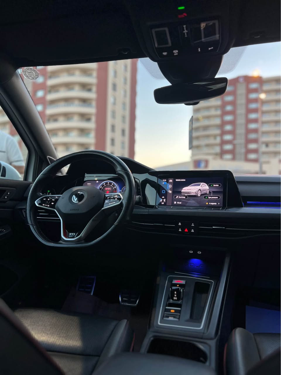 گۆڵف GTI کڵەب سپۆرت شکڵ نوێ
ڕەنگی سپی صدف
مۆدیلی ٢٠٢٢ 
سەیارەکە مواصفاتی گۆڵف R واتە فول فولە
ناوی کامل لید و چەن ڕەنگێک ئەگۆڕێت
سەقف پانۆراما
داتاشۆ
یەدەی دەرگا و ئاوێنەکان و ژێر دۆسیەکان لید بیلادی
لایت و بەگلایت iq و داینامیک و حاسە
کوشن جلد و خزن و سارد و گەرم و تەبرید مەرکەزی
ڕاداری پێش و دواوە و لاتەنیشت و ئاوێنەکان
شاشە گەورە و کامێرا ٣٦٠ 
ویلی ١٩ بیلادی و تایە تازە
جامەکانی دواوە بیلاد ڕەش و کتابی هاتوچۆی بۆ کراوە
سماعە Harman Kardon
سەیارەکە ئەڵمانی و کلین تایتڵە بە کارت فاکس و زەمانە
دەعامی بۆ دەعامی بە شەرت بۆیاخ و سارد و کرانەوەی نیە
سەیارەکە بیلاد گێڕ و مەکینە و توربۆی گۆڵف R لەسەرە
ستۆکە و بێ دەستکاریە
گێڕ و مەکینە و کارەبایی و تەقە و ڕەقە بە شەرت
سنوی و ژینگەی تازەیە بە ناوی خۆمەوە
نرخی  ٢٣٦ وەرەقەیە مەجالێکی کەمی تیایە
شوێن / سلێمانی
ژ،م/ *********** السليمانية, العراق
