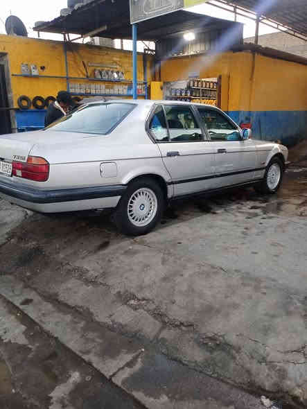 السلام عليكم للبيع 730 سياره جاهزه من كل النواحي تخم تاير گير ومكينه مكفولا كهربائيات كلهاا شغاله سياره بسمي شرط التحويل غرفه كلش حلوه السعر 45 وبيهاا مجال *********** عنواني بغداد حي النصر
