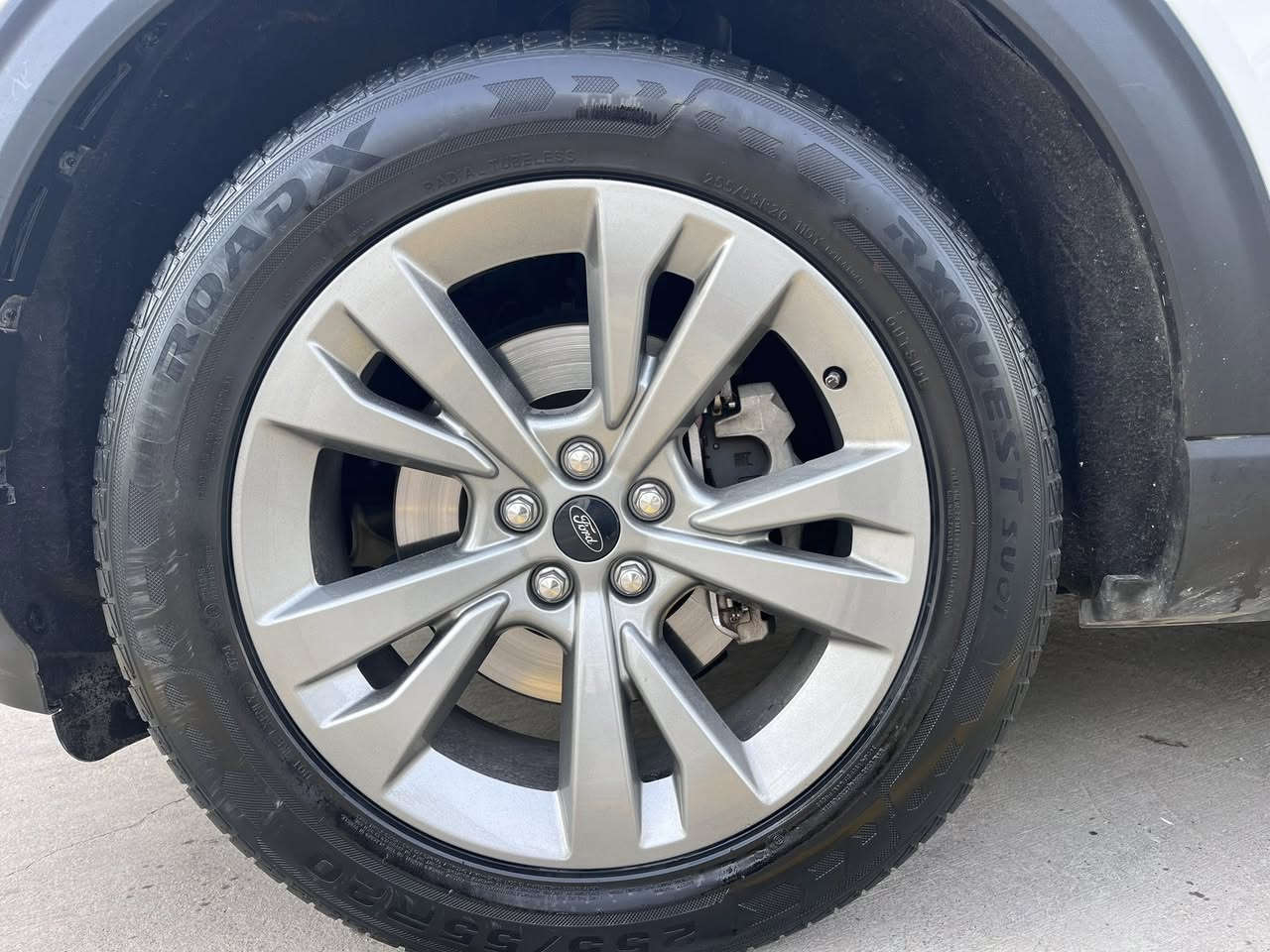 سلام عليكم 
فورد اكسبلورر ٢٠٢١ مواصفات فول XLT plus
بانوراما حساس داخل ابيض بيلادي گير ستيرن كوشن و ستيرن هيتر كوشنات كهربائية و VIP  بصمة شغال صندوق كهرباء بجم كبس بس باب سايق بدل بيلاد بدون دواخل رقم سليمانية رقم تلفون ***********
رقم شانصي

1FMSK7DH3MGB86671
سعر ٢٣٨ ورقة و بها مجال بسيط 
مكاني سليمانية
