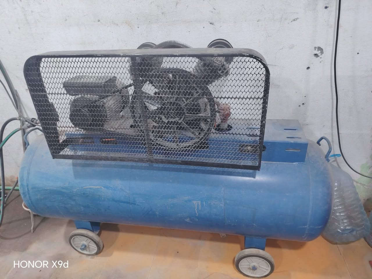 محل بنجر كامل خالعه!شالحه جهاز للنص كمبريسر هواء350لتر ركع فتايل درينات وجكات تجي وتبسط ع باب الله للعلم الغراض استخدام شهرين السعر4ملاين


**إذا كنت صاحب هذا الإعلان وتريد حذفه لأي سبب، رجاءا أرسل رسالة إلى الدعم الفني**