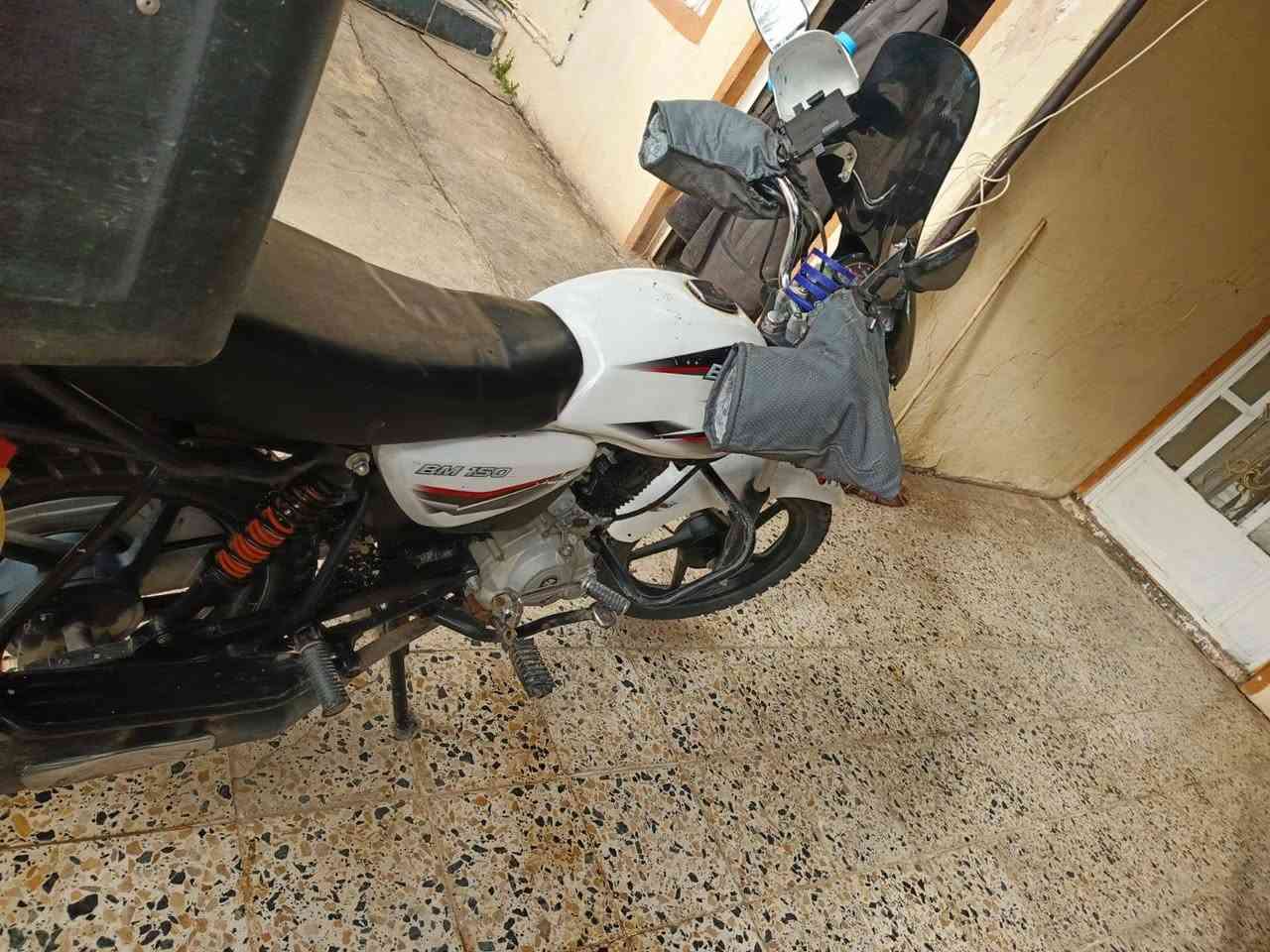 سلام عليكم ورحمة الله وبركاته بوكسر موديل 2023
مجفته مره واحد نضافه شوفت عيونكم

السعر 1900وبيه مجال الطيبين

رقم الهاتف ***********
مرقم وكامل
