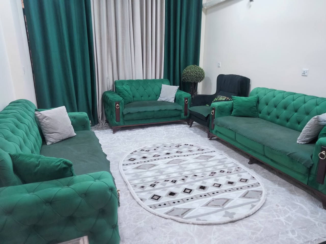 السلام عليكم بيت في الزعفرانية زراعي سعيده طابو زراعي سند25 البيت يتكون من غرفتين وصالة وحولي مطبخ وحمامات 2والمنطقه كامل خدمات الاتصال على ***********واتساب موجود
