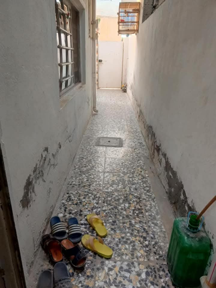 !!  دار للبيع بسعر مناسب  !!
موقع الدار بالبياع حي الشهداء خلف جامع الحسن العسكري م/٨٧٥ 
صنف العقار طابو زراعي صرف سند ٢٥
نوع البناء صب مسلح 
المساحة ١٠٠ متر 
أبعاد العقار ( واجهة ٥ /نزال ٢٠)
تفاصيل الطابق الاول ( استقبال ، صحيات خارجية ، مطبخ ، غرفة نوم ، صحيات داخلية)
الطابق الثاني (بيتونة ، سطحين  ) 
عدد المداخل ٢ مفصولات
الأرضية كرانيت جديد بالكامل 
النظافه ٩٠ % وجاهز للسكن 
السعر تفضلو علخاص بغداد, العراق


**إذا كنت صاحب هذا الإعلان وتريد حذفه لأي سبب، رجاءا أرسل رسالة إلى الدعم الفني**
