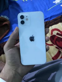 ايفون 12 عادي كله بلادي بس مكان سيم ميشتغل ذاكره 128 حيل نضيف سعره 150...