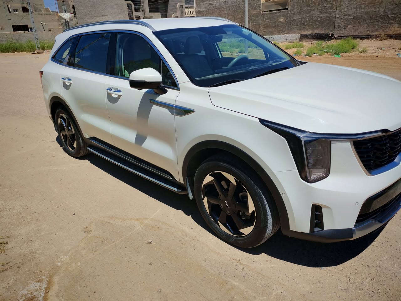 🚘 كيا سورينتو 6 سلندر – موديل 2024 (خليجي)
🔧 المحرك:
• 6 سلندر – 3500 سي سي

🛣 ماشية:
• 49,000 كم

🔑 التشغيل:
• بصمة تشغيل
• تشغيل عن بُعد

🪑 المقاعد:
• مقعد السائق والراكب كهربائي ⚡
• مقاعد جلد
• تدفئة وتبريد للمقاعد الأمامية ❄🔥
• ستائر جانبية للمقاعد الخلفية

🛡 أنظمة الأمان:
• نظام كاميرات محيطية 360° 📸 (4 كاميرات)
• رادار خلفي لتجنب الاصطدام عند الرجوع 🔙
• حساسات أمامية وخلفية
• مانع انزلاق
• مانع انحدار
• حساس تايرات

🚦 أنظمة القيادة:
• 4 أنظمة قيادة
• أوتو هولد
• هاند بريك بصمة

💡 الإضاءة والمظهر:
• أضواء ترحيب عند الاقتراب مع ترحيب داخلي ✨
• إضاءة LED أمامي وخلفي
• إنارة محيطية داخلية
• إشارات بالمرايا
• عتبات جانبية (دوسات)

📱 التقنيات:
• شاشة عدادات رقمية
• شاشة لمس متغيرة للتحكم بالميديا أو التبريد
• شحن لاسلكي للهواتف 🔋
• مرآة داخلية ذاتية التعتيم
• فول تحكم استيرن
• منافذ Type-C في الكشنات

❄ التكييف:
• تبريد 3 مناطق

📦 الصندوق:
• صندوق خلفي كهربائي

🛞 الإطارات:
• قياس 19 إنش

📍 المعلومات:
• رقم أربيل – تحويل ثاني يوم
• مكان السيارة: الفلوجة
• باسمـي شخصيًا
• البيع فقط
السعر 296💵 

📞 للاستفسار:
*********** 
***********
