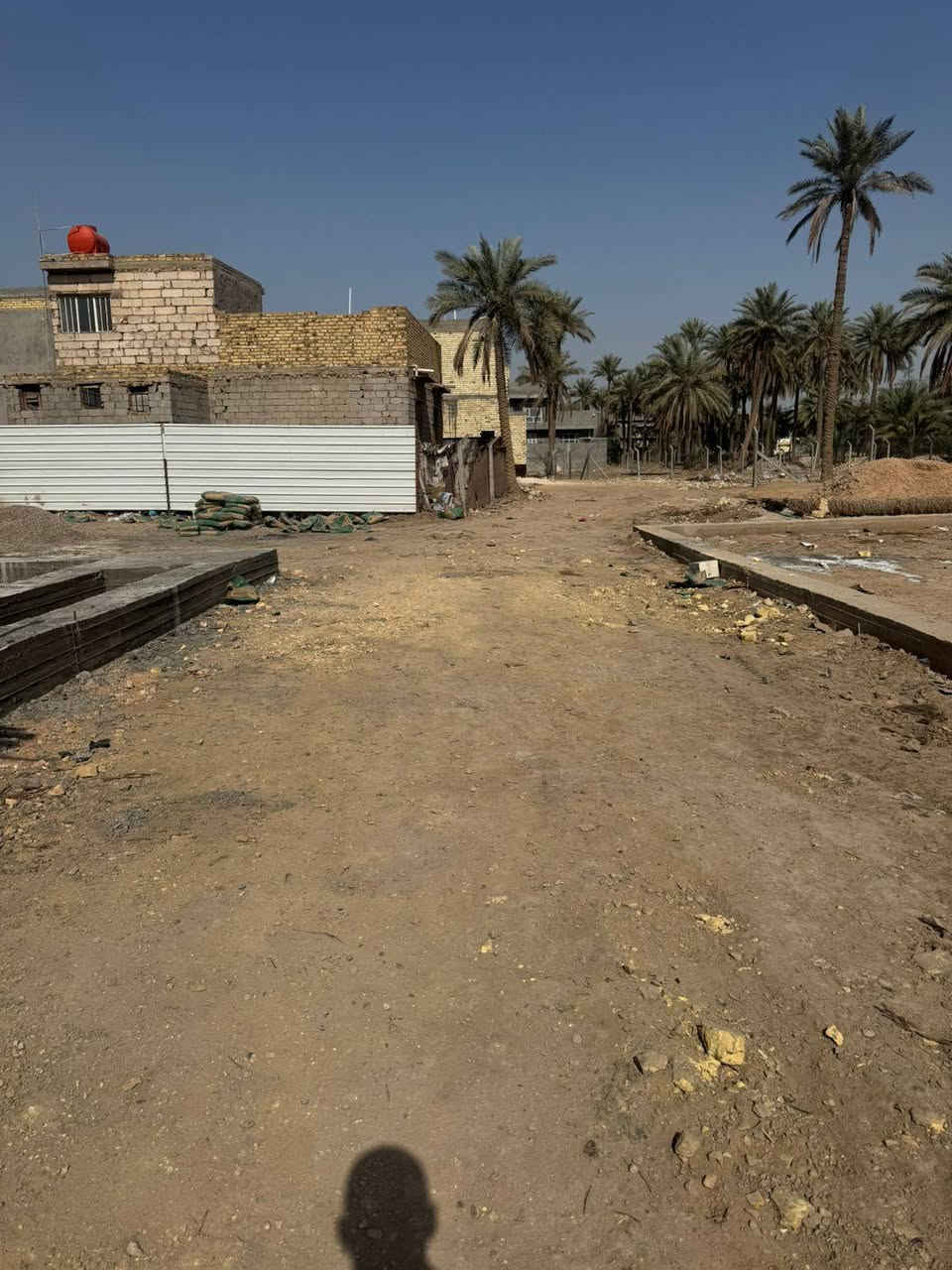 قطعه للبيع 100 متر واجه 5 نزال 20 طابو زراعي سند 25 الموقع شارع 100 تبعد عن شارع 100 حوالي 150 متر السعر 25 مع مجال بسيط استفسار اتصل ***********
