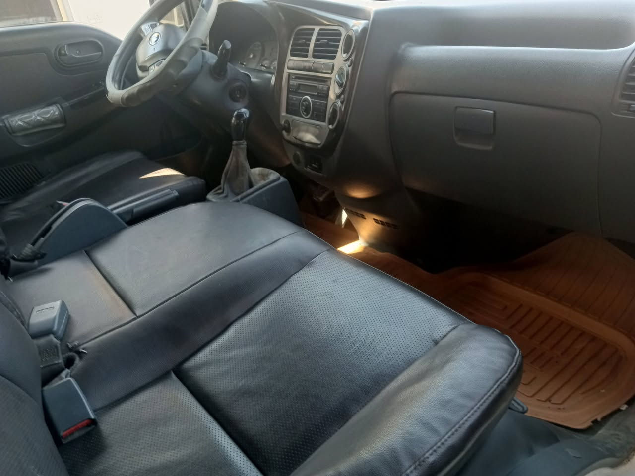 كيا بنكو ١٤ مكفولة السياره كير ومحرك وشاصي ورقم شاصي رقم جديد بسمي
تخم تاير جديد السياره جاهزه للشغل
السعر ١١٧ بغداد المحموديه 
***********
