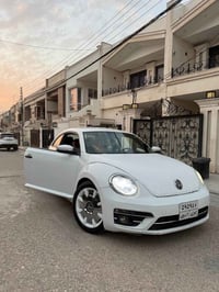 ٢٠١٧ • جلد • شاشة وكاميرا